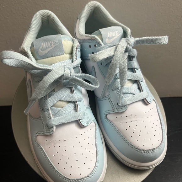 Nike Blue Sneakers Classic Design (little kids)
Size 2 1/2 - Picture 3 of 6